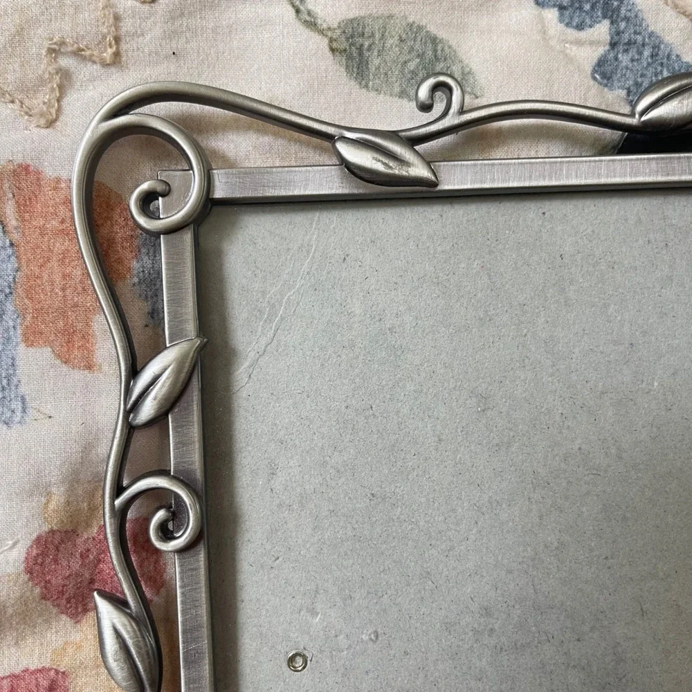 Vtg silver Mid Century Modern 6x8 Picture Frame Ornate Etched flower filigree